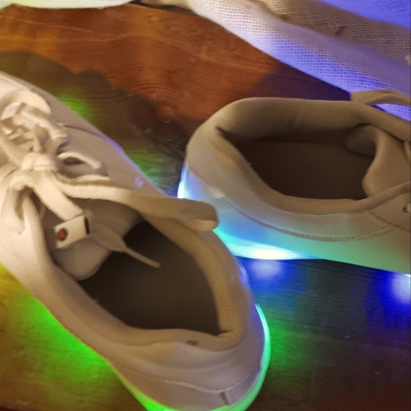 Wise & Ope light up white T-shoes - Picture 4 of 5